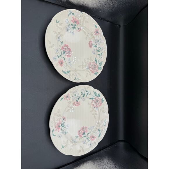 Vintage Johnson Brothers “Lynton” 10" Dinner Plates – Set of 2 - Picture 5 of 9